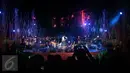 Suasana Konser gitaris Indonesia, Dewa Budjana  bertajuk ' Zentuary' di Tebing Breksi, Prambanan, Sleman, DIY, (23/11). Konser bernuansa Jawa dan Bali ini didukung musisi dan seniman seperti Sruti Respati, Cabrini Asteriska dan lainnya. (Regina Safri)