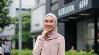 Outfit Korean Style Hijab Rok. Gemini.Ai