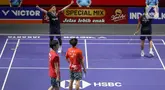 Ganda putra Indonesia Muhammad Rian Ardianto (kanan) dan Fajar Alfian (kiri) mengembalikan kok Huang Di dan Liu Yang (China) pada perempat final Kapal Api Indonesia Open 2025 di Istora Senayan, Gelora Bung Karno, Jakarta, Jumat (6/6/2025). (Liputan6.com/Herman Zakharia)